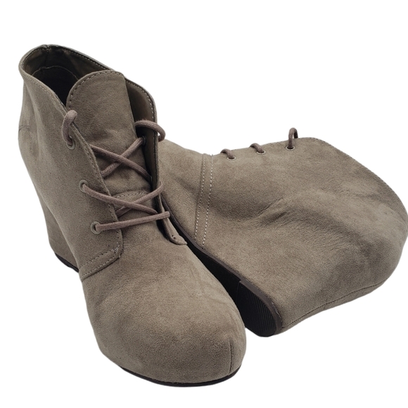 X Appeal Flynn Womens 8 Wedge Bootie Tan Fabric Lace Up 3.5 In Platform - Picture 2 of 9